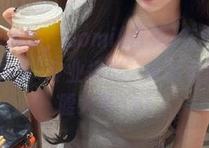最新图包揭秘，Bomi(普美)在[Loozy]街边小摊的“专业摄影”真实程度令人捧腹大笑.txt