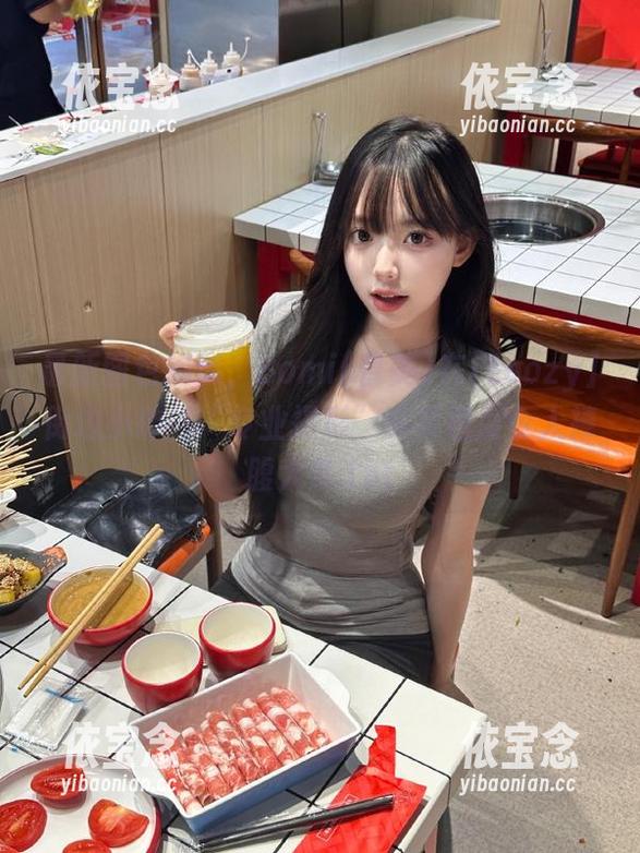 最新图包揭秘，Bomi(普美)在[Loozy]街边小摊的“专业摄影”真实程度令人捧腹大笑.txt
