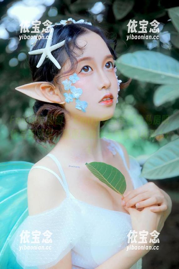Feilin嗲囡囡 - Emily顾奈奈酱的私房眼镜写真原图，展现她的迷人气质与风采.txt