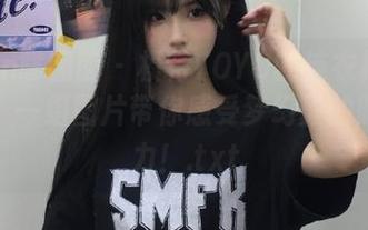Feilin嗲囡囡 - 模特YOYO的连衣裙全套写真，一组图片带你感受梦幻般的时尚魅力！.txt
