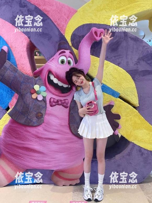 GIRLT果团网 - 在周大萌的写真图册中，裤里丝如何成为焦点的完美符号？.txt