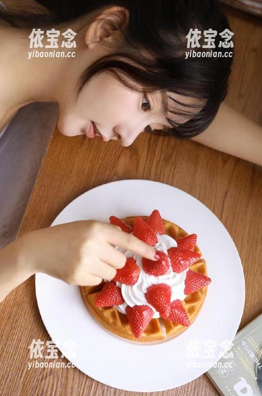 HuaYang花漾 - 私拍之美：周大萌女王系列图片，穿越梦幻与现实的邊界.txt