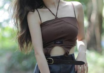 HuaYan花の颜 - 让沈蜜桃off的校服照片陪伴你：精彩图库尽在下载中.txt
