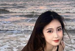 IMiss爱蜜社 - sisy思最新写真作品集：独特裤里丝原图，展现风格与个性.txt