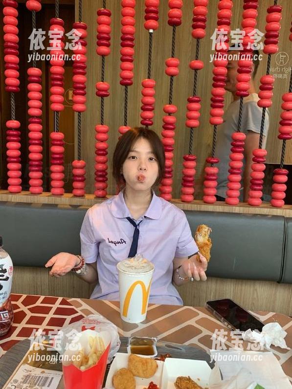 IMiss爱蜜社 - 李李七七喜喜的镂空魅力写真集：原图里藏着多少你无法想象的故事？.txt