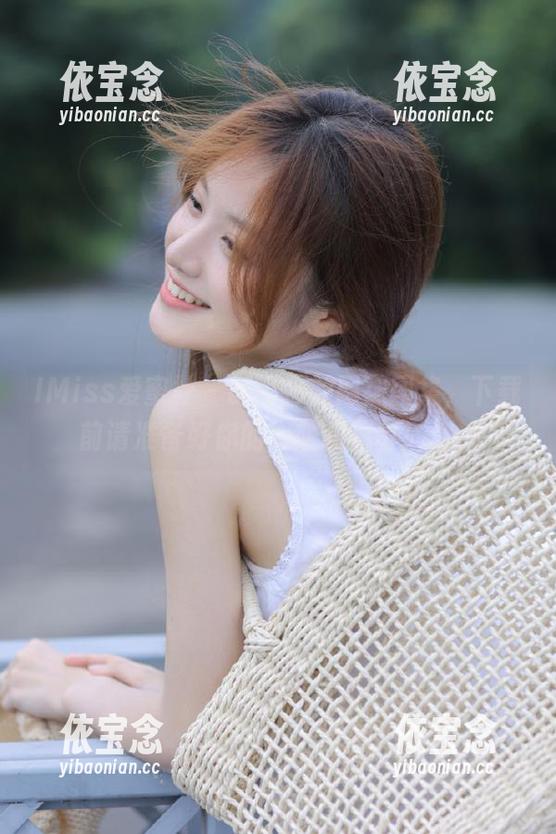 IMiss爱蜜社 - 酥小白的网袜图集，下载前请准备好你的心脏和流量！.txt