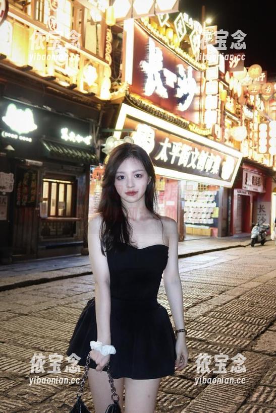 微密圈 - 免费获取July芝岚黑丝玉足的最新图册，尽享视觉和艺术的双重体验.txt