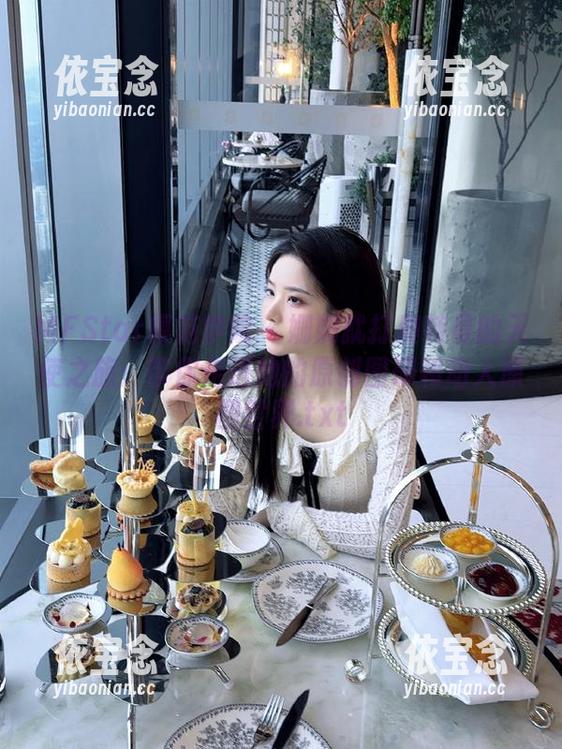 MFStar模范学院 - 姗姗就打奥特曼的天使之旅：带你走进她的原创图册和动人原图世界.txt