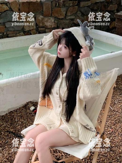 MiiTao蜜桃社 - “E杯奶茶”的精选“白丝”写真，蜕变成时尚Icon.txt