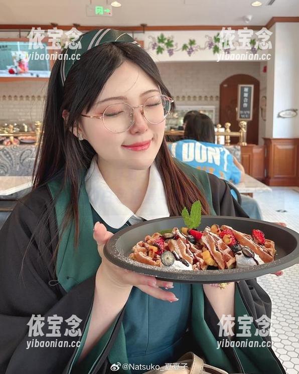 最新Natsuko夏夏子白裙图集：感受她身上的白色浪漫与清新.txt