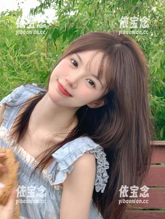 私拍分享：PuyPuyChan的白裙图片展现她的优雅与风采.txt