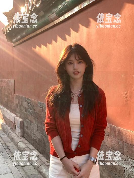 SHENSHI绅士 - 探秘纯欣摄影世界：高清写真集《裤里丝》，尽享她的时尚与灵动之美！.txt