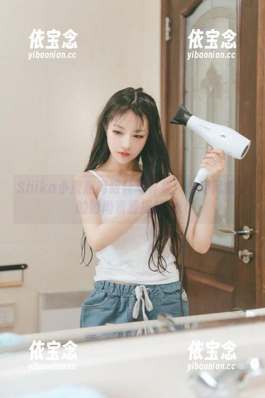 Shika小鹿鹿高跟鞋写真集：自嘲风格下的时尚资源揭秘.txt