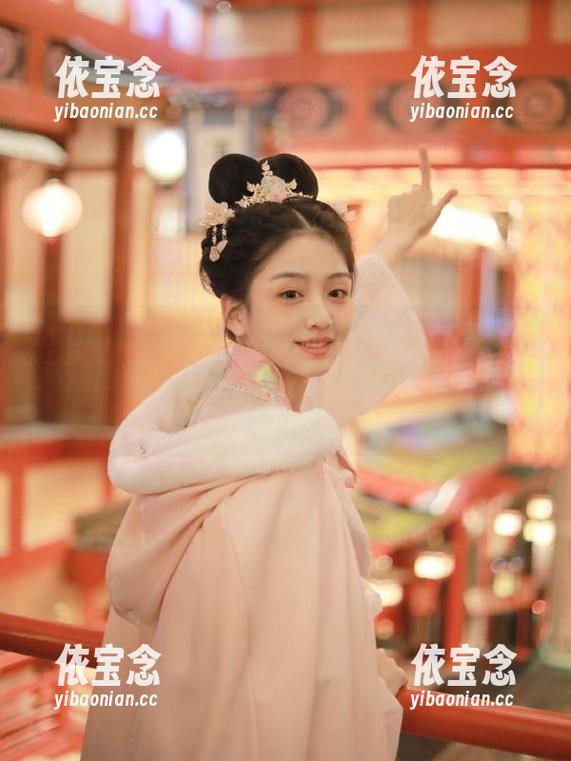 TouTiao头条女神 - 不容错过！周夕爱的高清原图，致敬曼联的一场视觉与情感之旅.txt