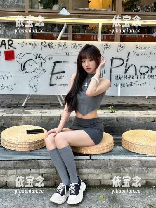TouTiao头条女神 - 探索易阳学姐的全套图片，发现她的不一样魅力.txt