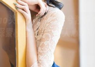 TouTiao头条女神 - 秦若兮独特校服写真原图，探索校园生活中令人心动的瞬间.txt