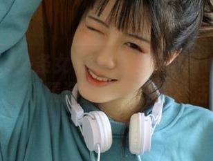 TouTiao头条女神 - 走进苏可可W的校服摄影：一组精选图集尽显青春活力.txt