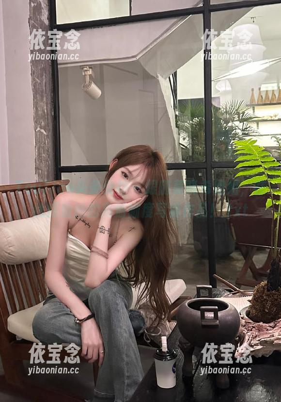 TouTiao头条女神 - 跟随莫晓希姐姐，在线探索她的高清晰度写真作品！.txt