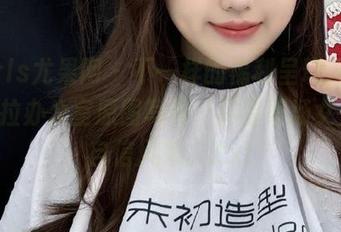 UGirls尤果网 - 不一样的福利呈现，Zora若拉办公室原图写真，尽显职场女性的自信风采。.txt