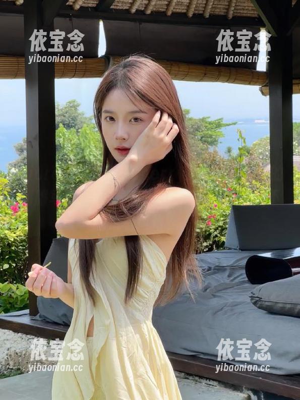 Xiuren秀人网 - CherryBlessU带来的制服写真：原图壁纸大放送，谁说制服不能很有风格？.txt