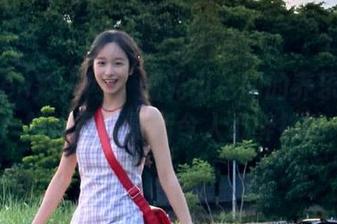 Xiuren秀人网 - 湖光山色间的养乐多DoDo，旗袍写真更新令人心醉神迷.txt