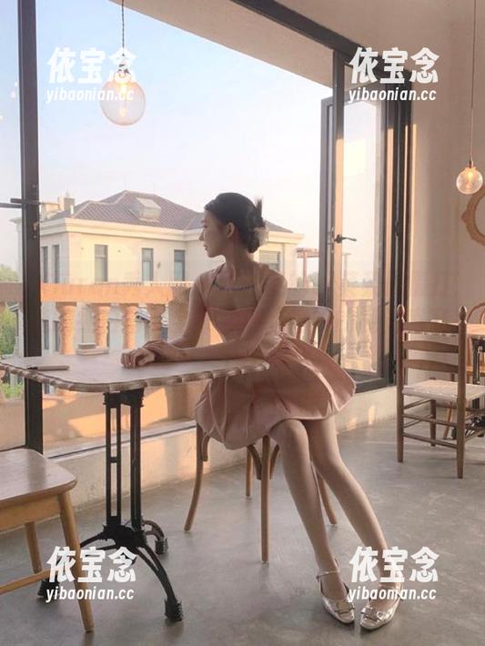 Xiuren秀人网 - 吃白菜的vi菜菜倾情打造的纯白写真全集，演绎绝妙的视觉盛宴.txt