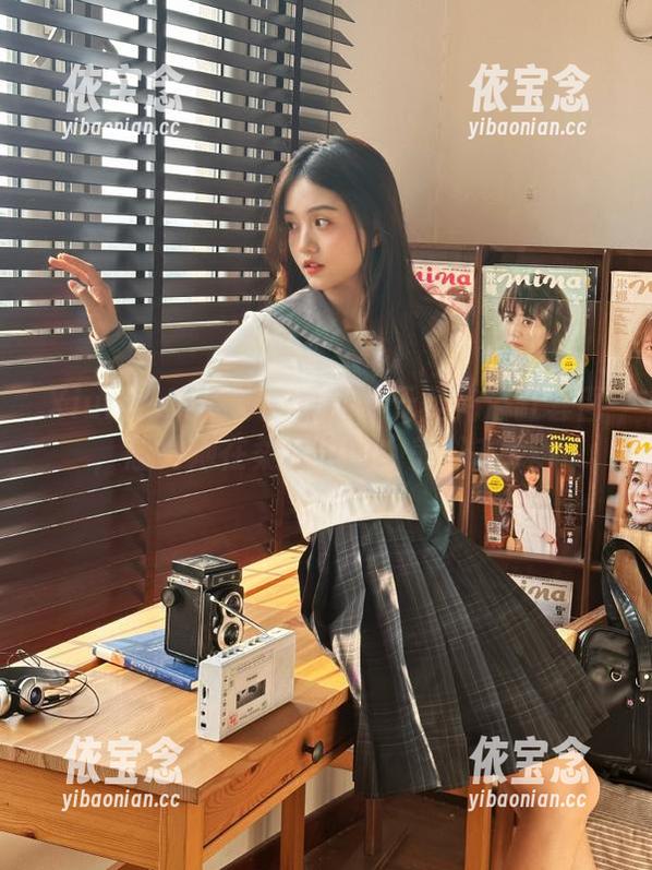 Xiuren秀人网 - 夏甜甜无圣光浴缸套图，感受她在柔水中的绝美姿态.txt