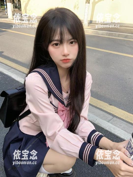 Xiuren秀人网 - 大琪琪Emily的高清写真套装，轻松诠释青春气息与独特风格.txt