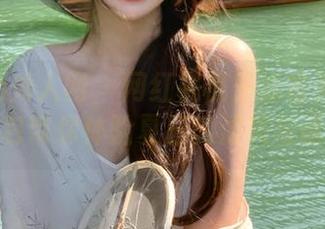 Xiuren秀人网 - 网红桃桃子泳衣无圣光写真，图包带你体验夏日的清爽与诱惑.txt