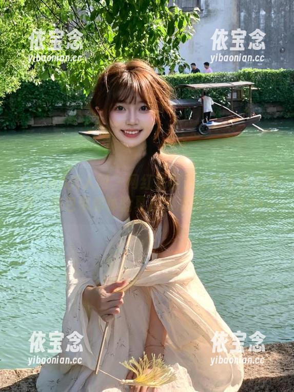 Xiuren秀人网 - 网红桃桃子泳衣无圣光写真，图包带你体验夏日的清爽与诱惑.txt
