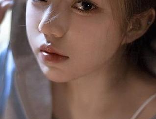 Xiuren秀人网 - 在红裙的映衬下，糯美子MINIbabe的美图轻松俘获每一颗心，图包等你来拿！.txt