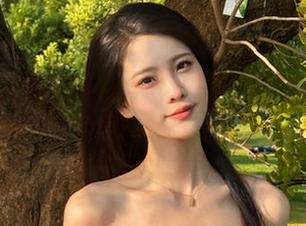 Xiuren秀人网 - 透视赵万灵的长腿写真：精致照片展现优雅与个性.txt