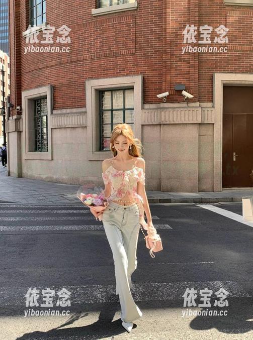 Xiuren秀人网 - 顾楚楚双人写真盛宴，原图记录爱的瞬间，每一张都是故事！.txt