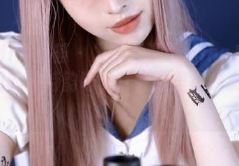 YouMi尤蜜荟 - 发现乔漫妮mina户外写真原图的独特韵味，尽在这里在线浏览.txt