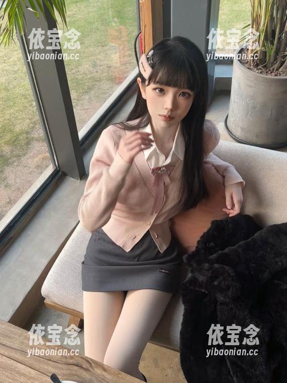 YouMi尤蜜荟 - 周妍希的连衣裙图册：捕捉每一个瞬间的时尚合集.txt