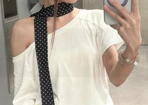 YouMi尤蜜荟 - 思淇Sukiii倾情演绎短裙高清写真集，捕捉每一个动人瞬间.txt