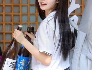 ZinieQ的泳池时光，原图更新，捕捉阳光与水的交融！.txt