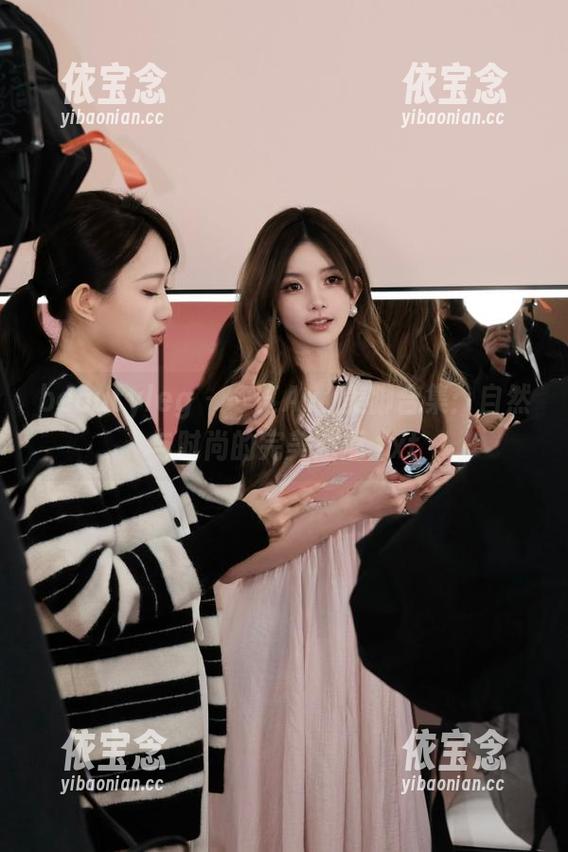 beautyleg - 一览Avy美脚合集：自然与时尚的完美邂逅.txt