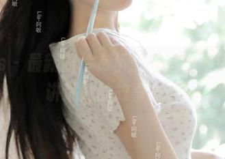 pans - 最新照片赏析：小鱼如何用剧情讲述她的故事.txt