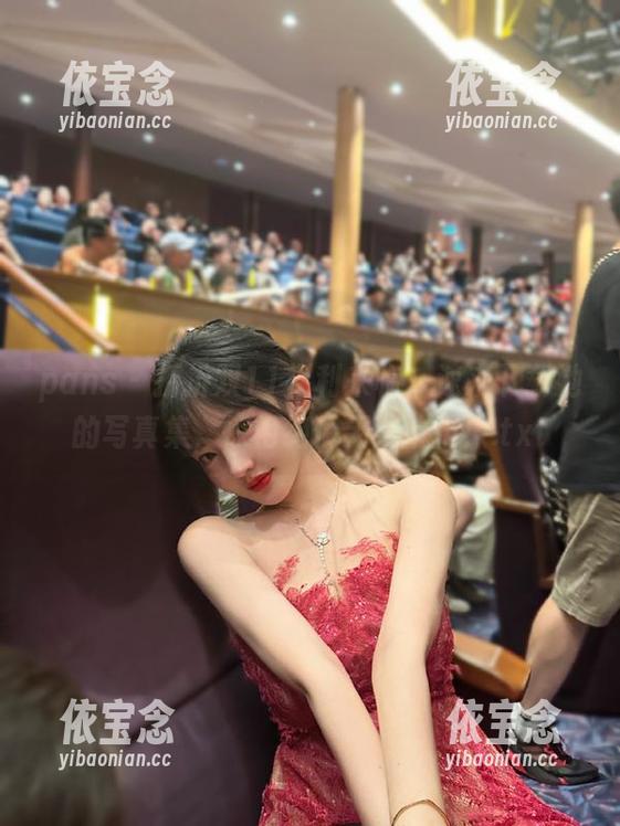 pans - 折折双11福利来临，速来下载她的写真集，惊艳绝伦无法抗拒！.txt