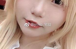 yoko夏宅的红色格子艺术探索：全新合集与图包带你领略风采.txt