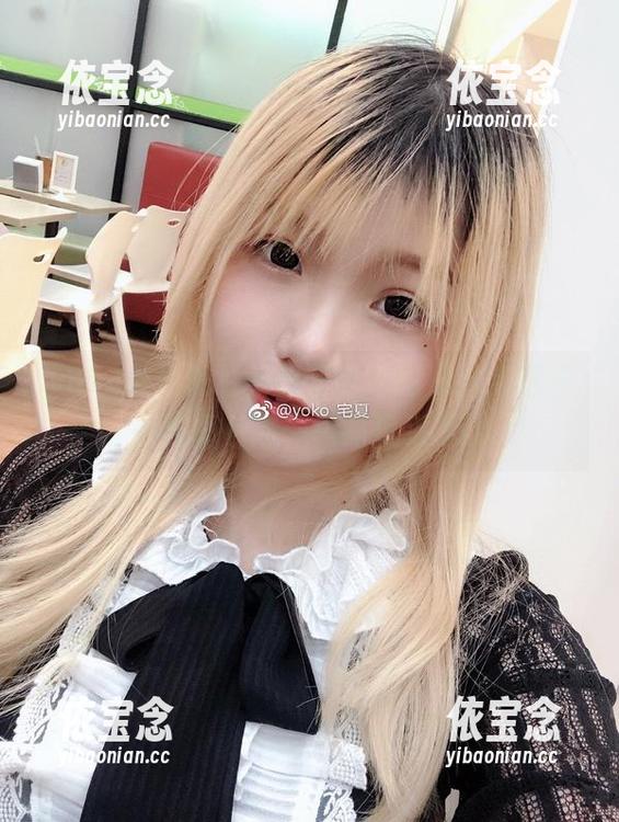 yoko夏宅的红色格子艺术探索：全新合集与图包带你领略风采.txt