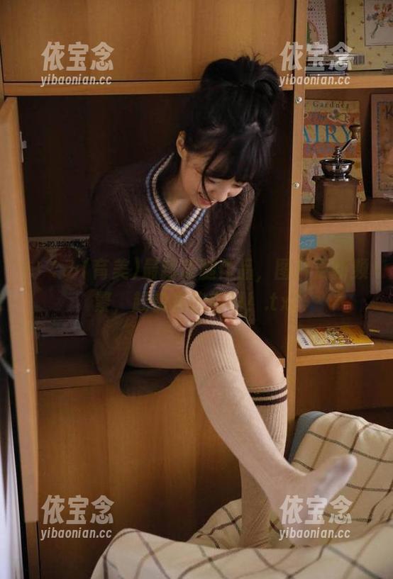 いくみ(育美)最新美腿作品，图片更新频繁，赶快来欣赏吧！.txt