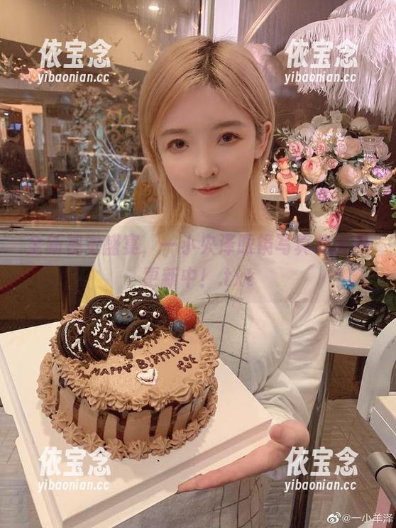 全新视觉盛宴，一小央泽眼镜写真集火热更新中！.txt