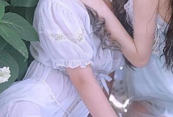 丽柜 - Amily姐姐最新写真图包，一站式资源获取，让人心动.txt