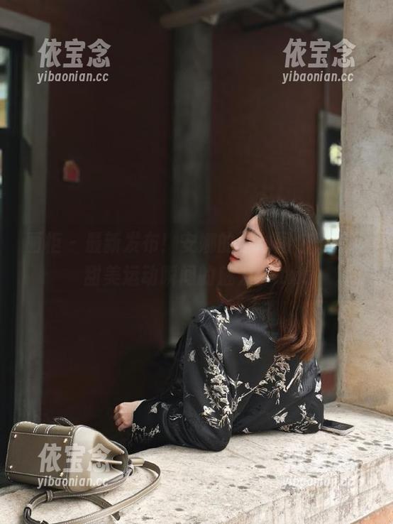 丽柜 - 最新发布！安娜的运动图包，捕捉甜美运动瞬间的魅力。.txt