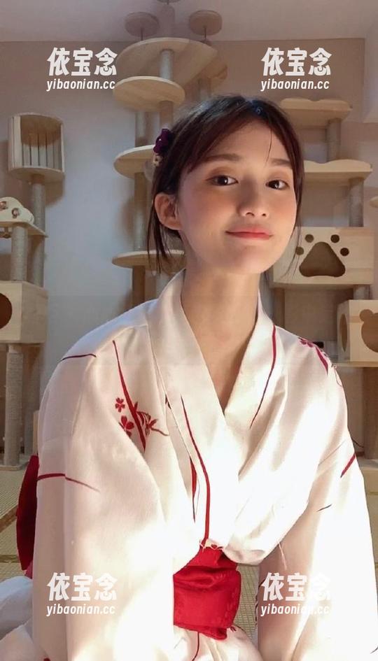 丽柜 - 心心红裙写真合集：在光影中定格她的青春与梦想.txt