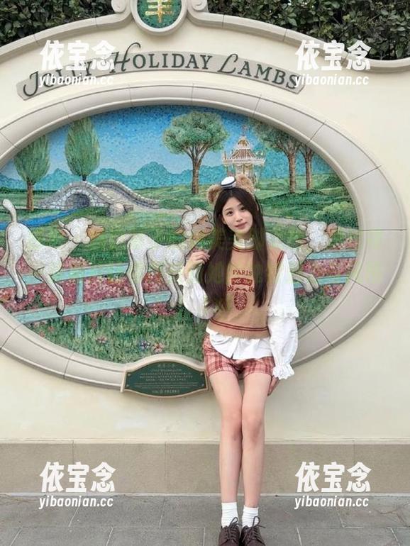 丽柜 - 精选慕子的绝美美脚美图，透过每一张照片让你感受到她的独特魅力与风格！.txt