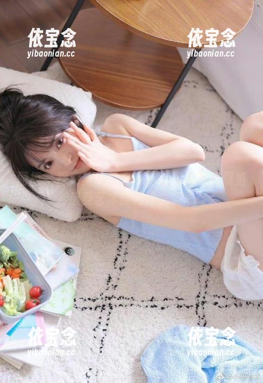 丽柜 - 探索柒柒的白色高清写真在线展览，感受艺术的纯净之美.txt