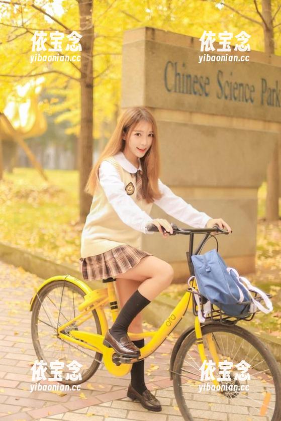丽柜 - 潘潘的浪漫粉色写真图册：用色彩描绘女性的优雅与气质.txt